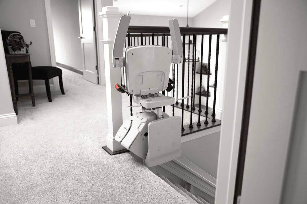 Differences and Benefits of Homelifts and Stairlifts